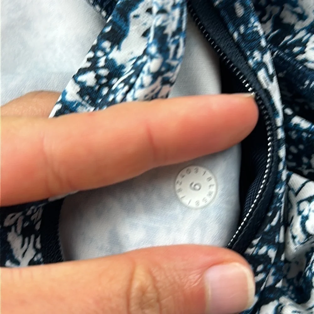 Lululemon Speed Up Tight *Full-On Luxtreme 28
